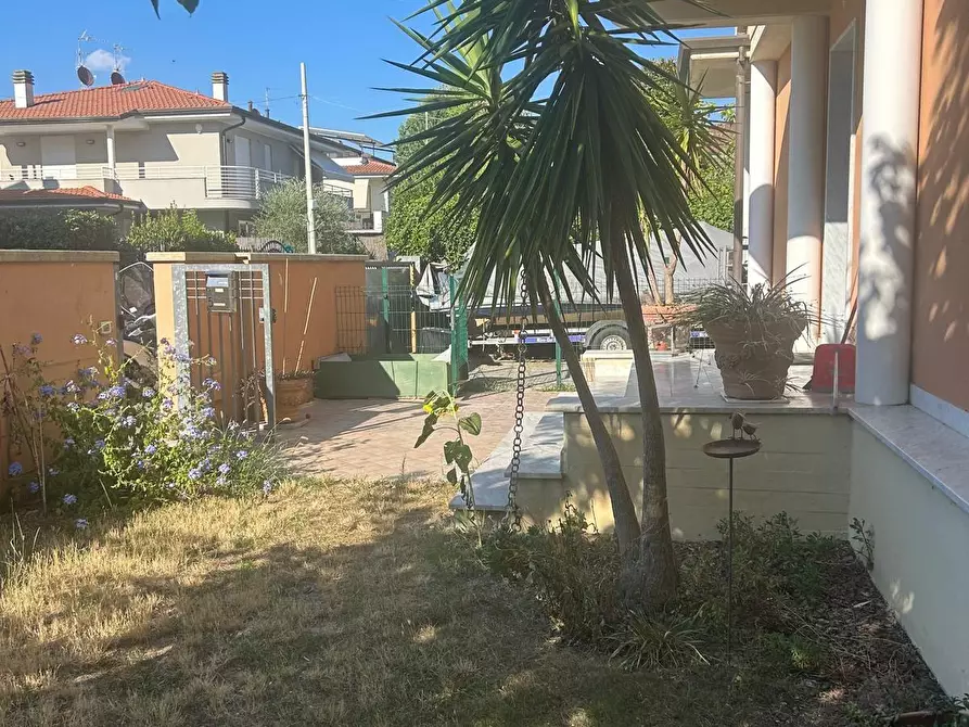 Immagine 13 di Appartamento in vendita  a Viareggio