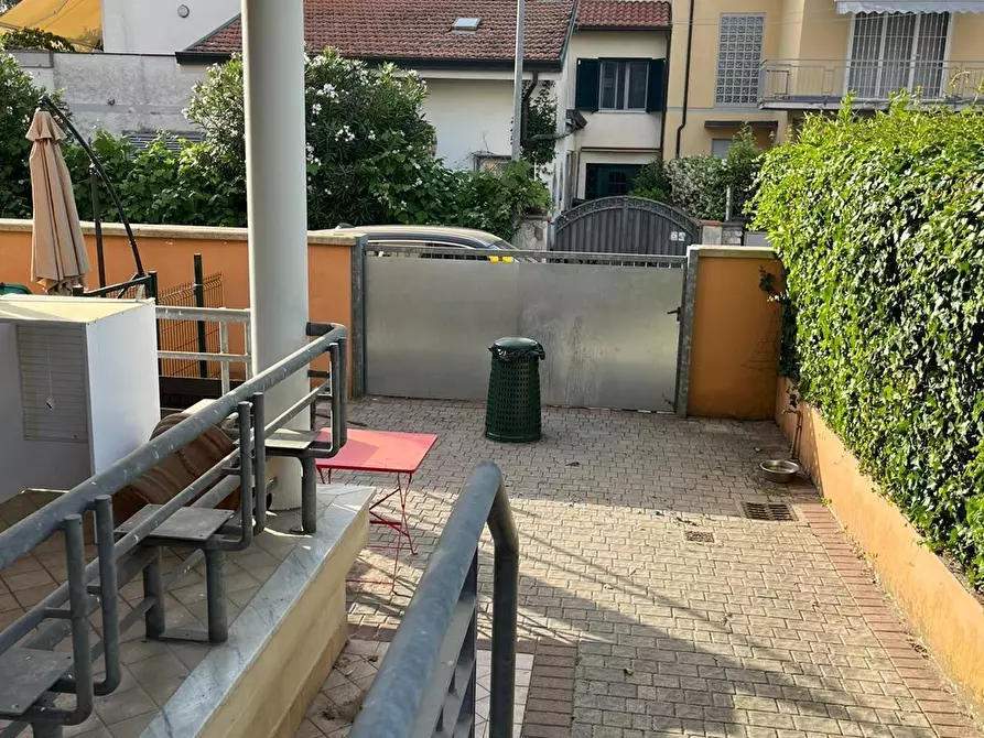 Immagine 11 di Appartamento in vendita  a Viareggio