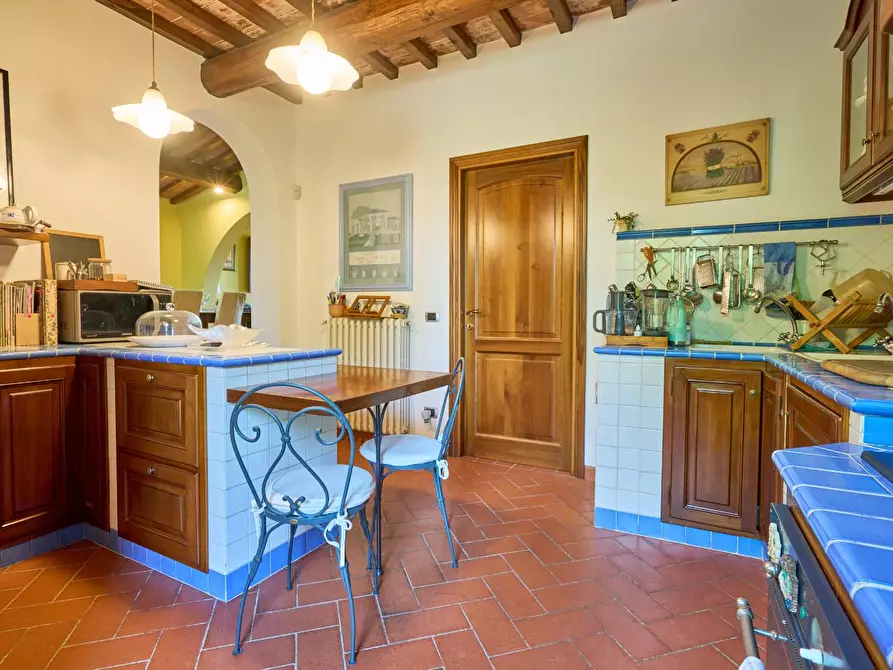 Immagine 10 di Casa colonica in vendita  a Lastra A Signa
