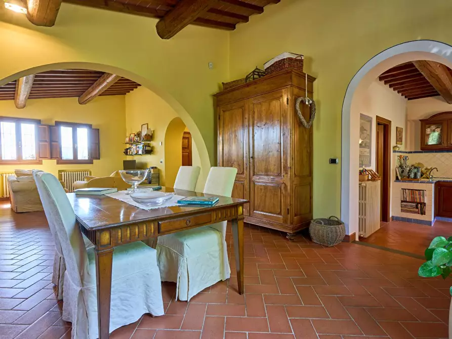 Immagine 5 di Casa colonica in vendita  a Lastra A Signa
