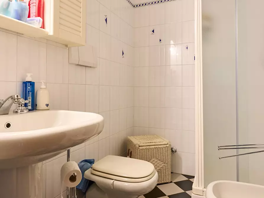Immagine 16 di Casa colonica in vendita  a Lastra A Signa