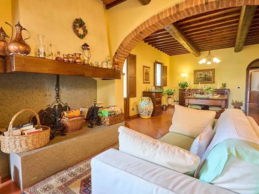 Immagine 1 di Casa colonica in vendita  a Lastra A Signa