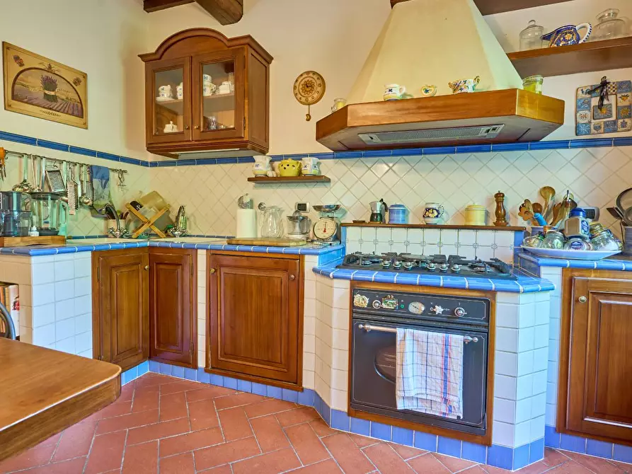 Immagine 11 di Casa colonica in vendita  a Lastra A Signa