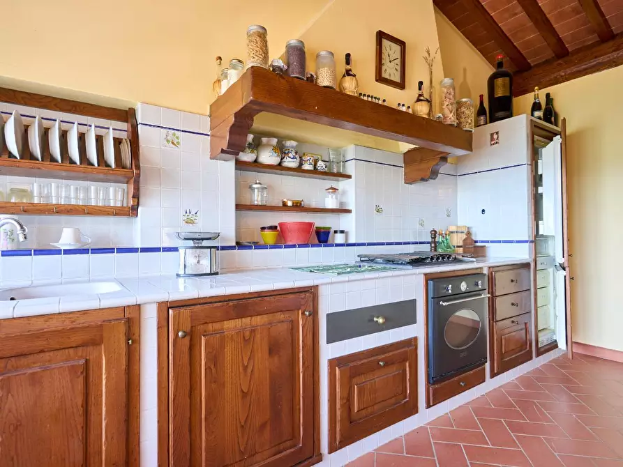 Immagine 34 di Casa colonica in vendita  a Lastra A Signa