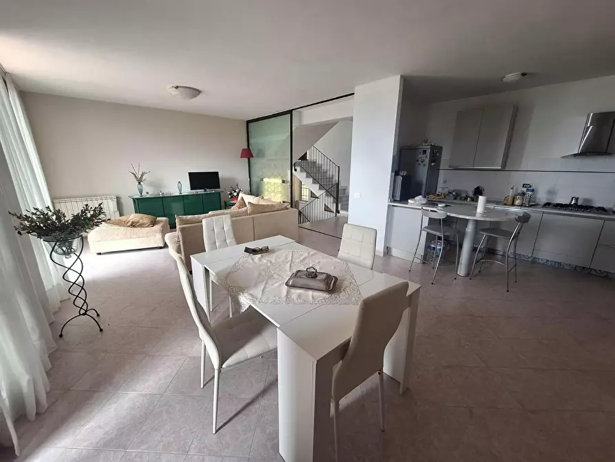Immagine 1 di Villa in vendita  a Massarosa