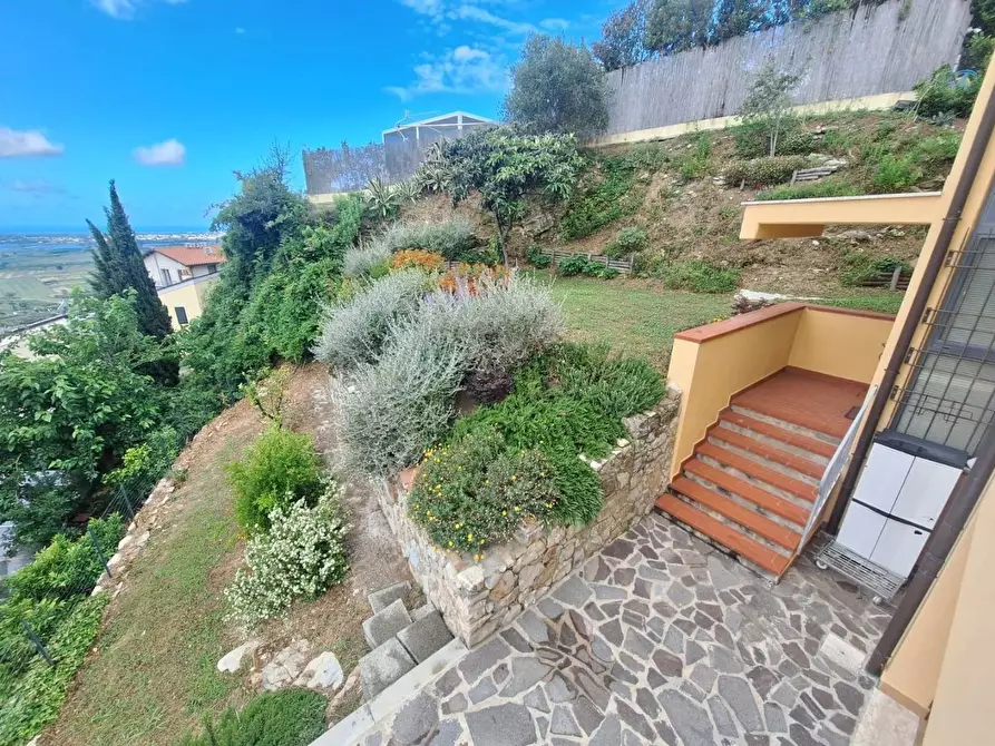 Immagine 9 di Villa in vendita  a Massarosa