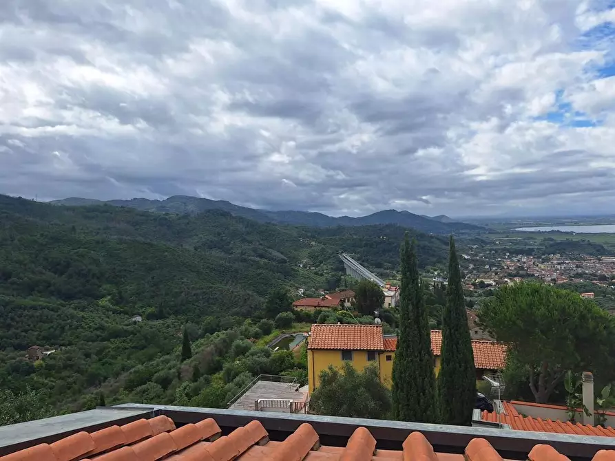 Immagine 11 di Villa in vendita  a Massarosa