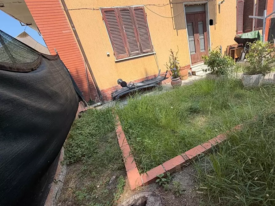 Immagine 1 di Porzione di casa in vendita  a Carrara