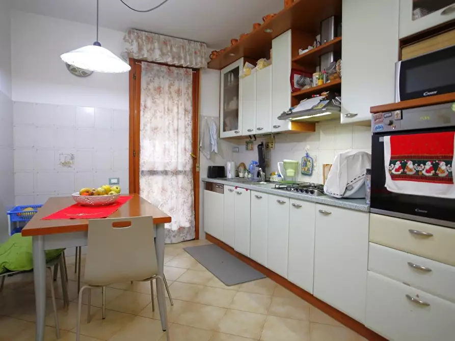 Immagine 2 di Appartamento in vendita  a Carrara