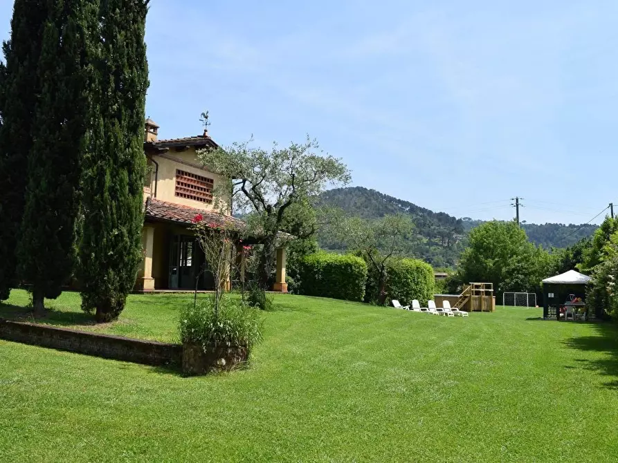 Immagine 8 di Casa colonica in vendita  a Camaiore