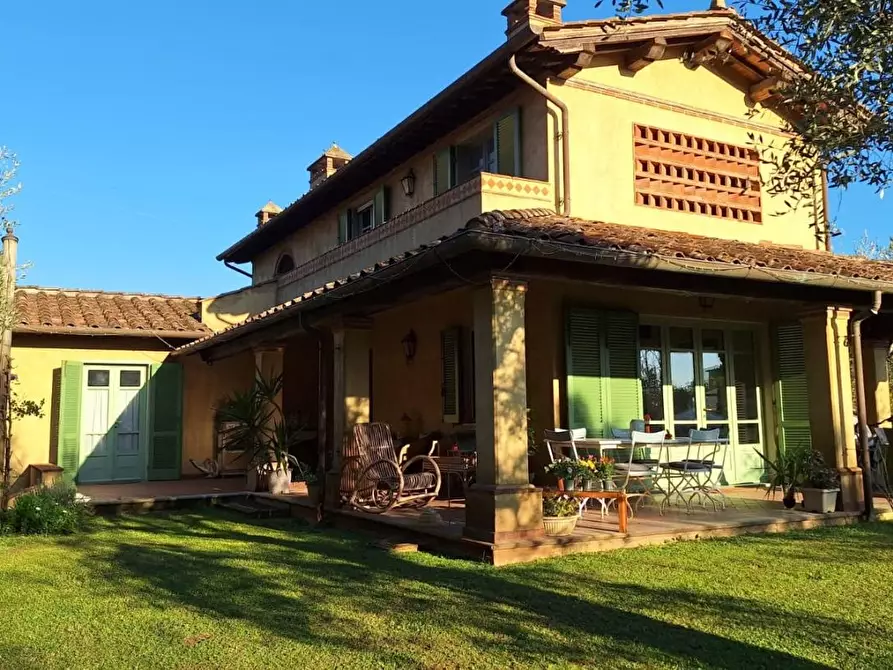 Immagine 6 di Casa colonica in vendita  a Camaiore