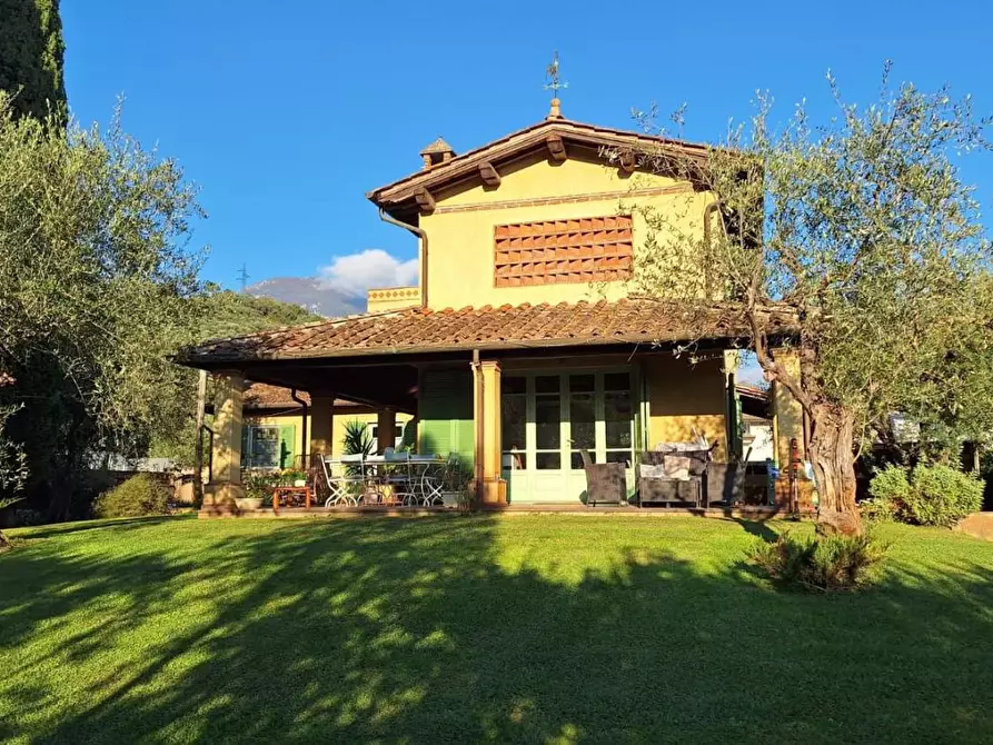 Immagine 7 di Casa colonica in vendita  a Camaiore