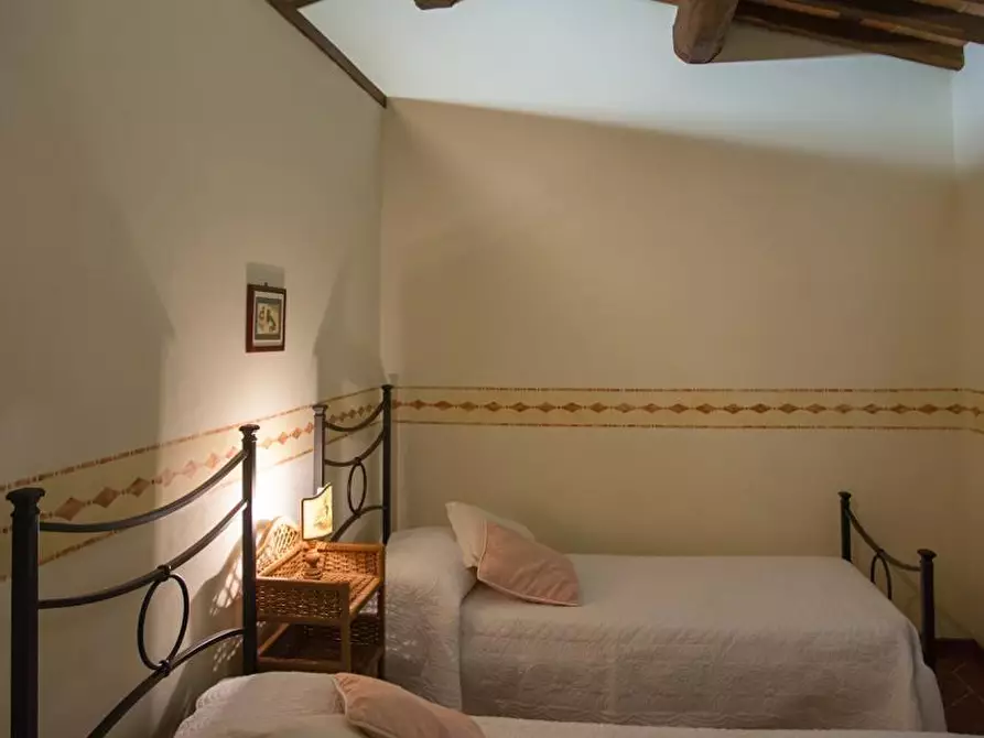 Immagine 20 di Casa colonica in vendita  a Camaiore
