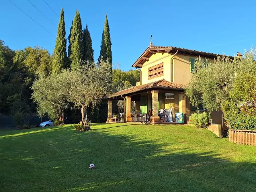 Immagine 4 di Casa colonica in vendita  a Camaiore