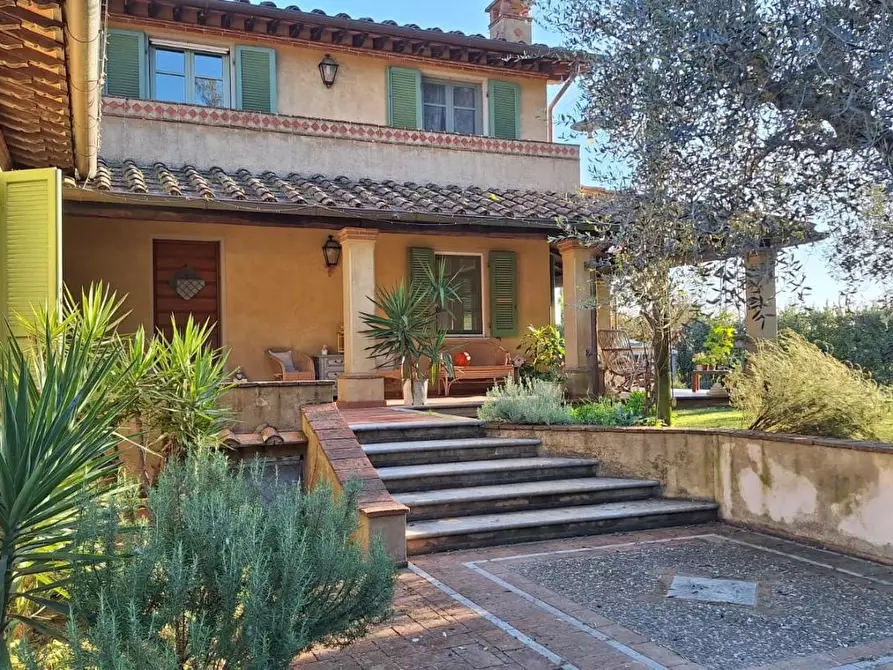 Immagine 13 di Casa colonica in vendita  a Camaiore