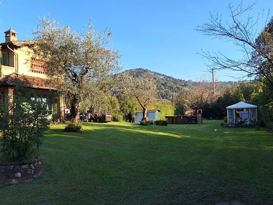 Immagine 12 di Casa colonica in vendita  a Camaiore
