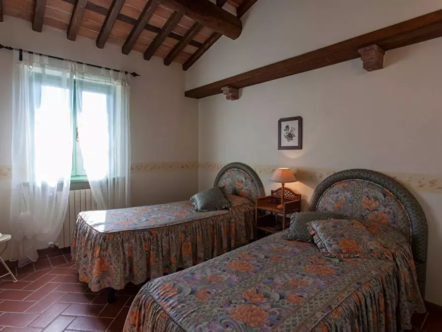 Immagine 16 di Casa colonica in vendita  a Camaiore