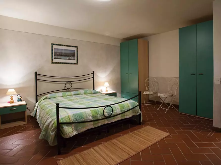 Immagine 28 di Casa colonica in vendita  a Camaiore
