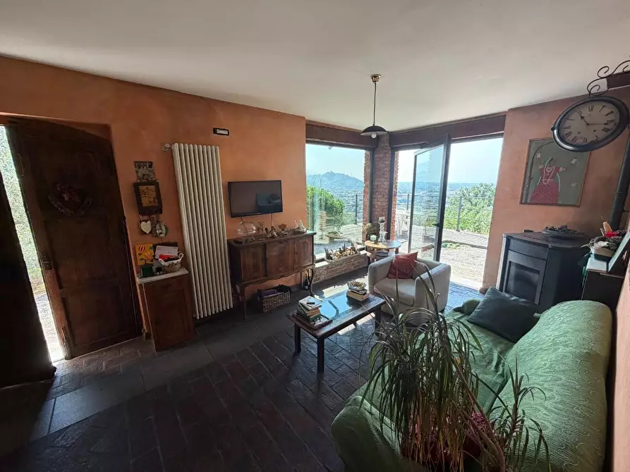 Immagine 1 di Casa indipendente in vendita  a Carrara