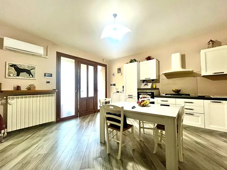 Immagine 10 di Casa semindipendente in vendita  a Larciano