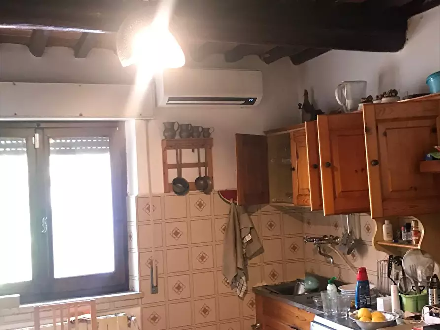 Immagine 2 di Villa in vendita  a Viareggio