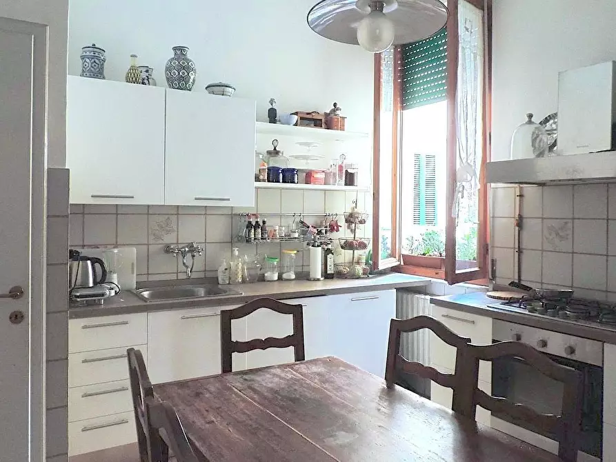 Immagine 1 di Appartamento in vendita  a Viareggio
