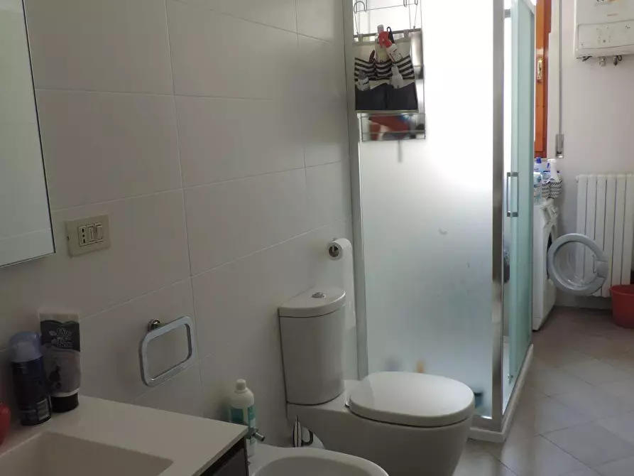 Immagine 6 di Appartamento in vendita  a Viareggio