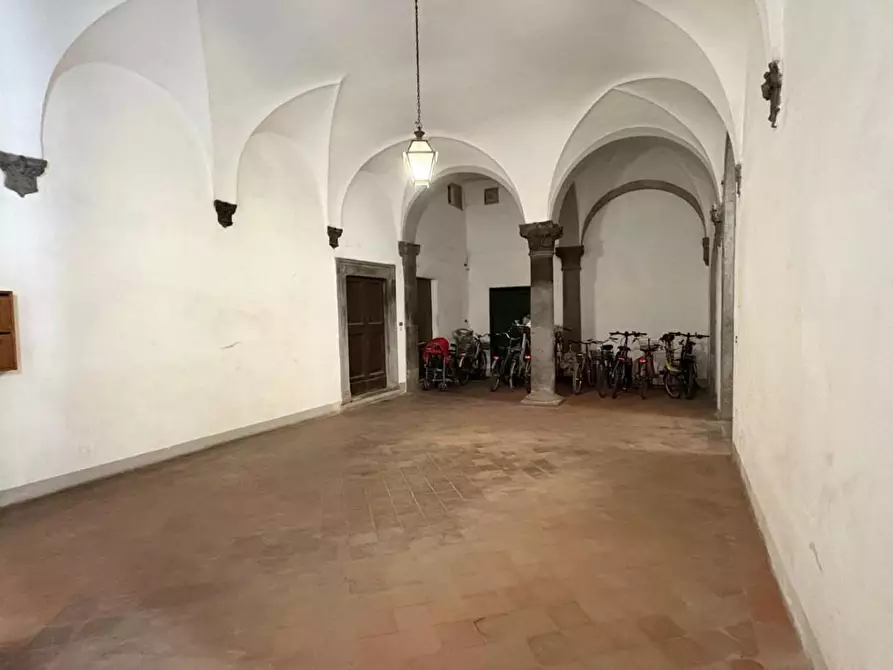 Immagine 18 di Appartamento in vendita  a Lucca
