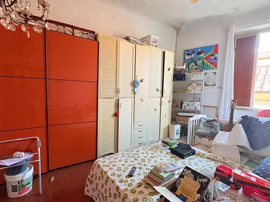 Immagine 11 di Appartamento in vendita  a Lucca