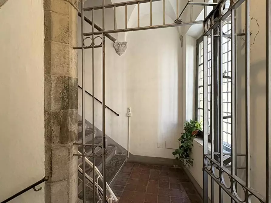 Immagine 17 di Appartamento in vendita  a Lucca