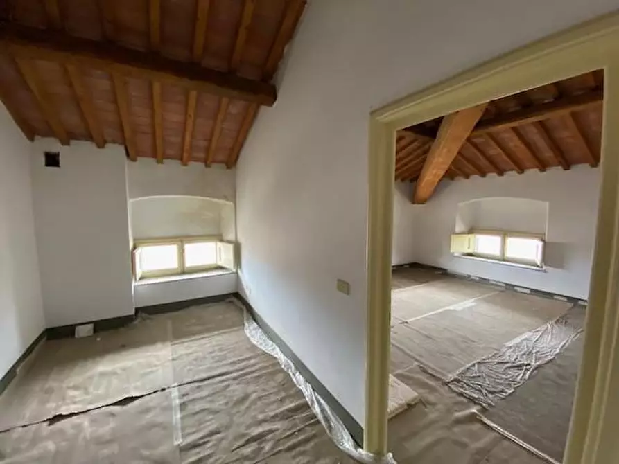 Immagine 9 di Mansarda in vendita  a Lucca