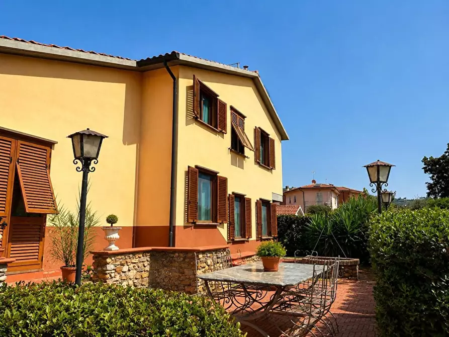 Immagine 18 di Villa in vendita  a Campiglia Marittima