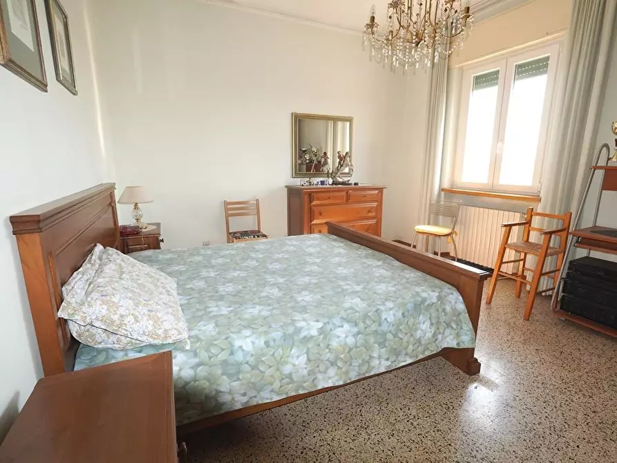 Immagine 7 di Appartamento in vendita  a Lucca