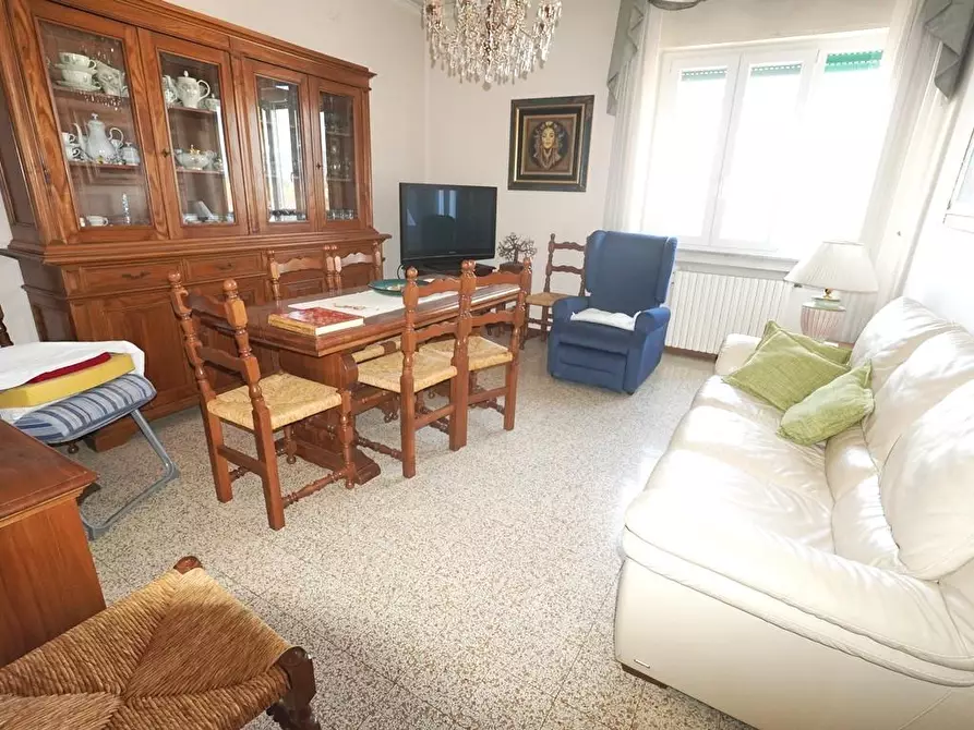 Immagine 3 di Appartamento in vendita  a Lucca