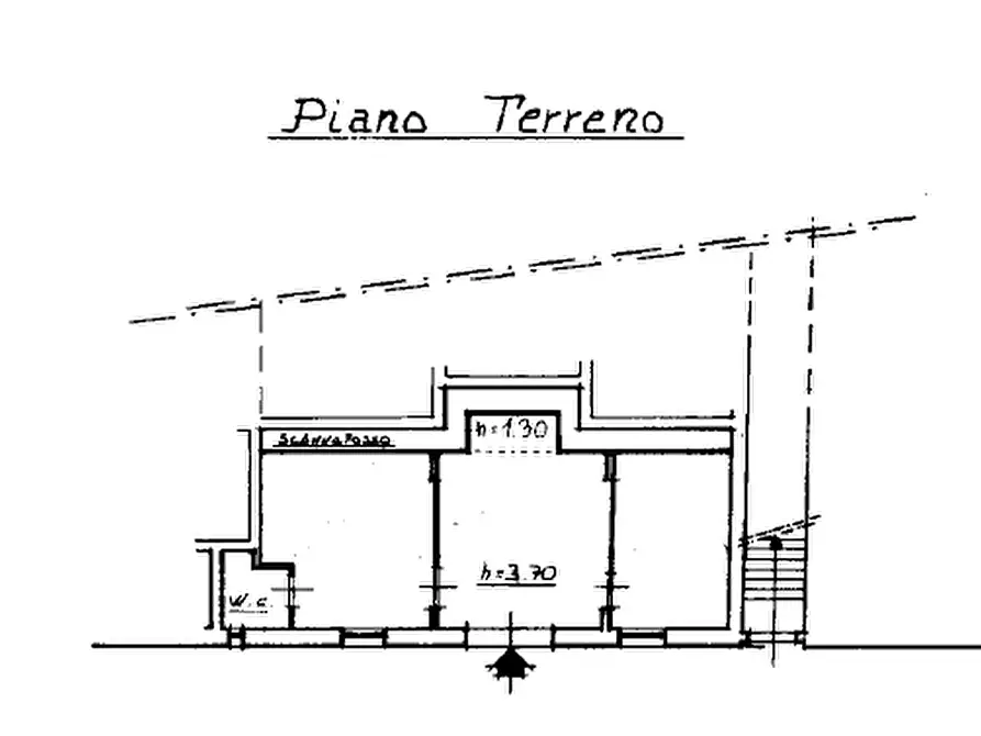 Immagine 1 di Magazzino in vendita  a Siena