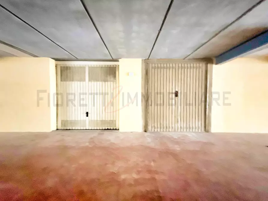 Immagine 1 di Garage in vendita  a Suvereto