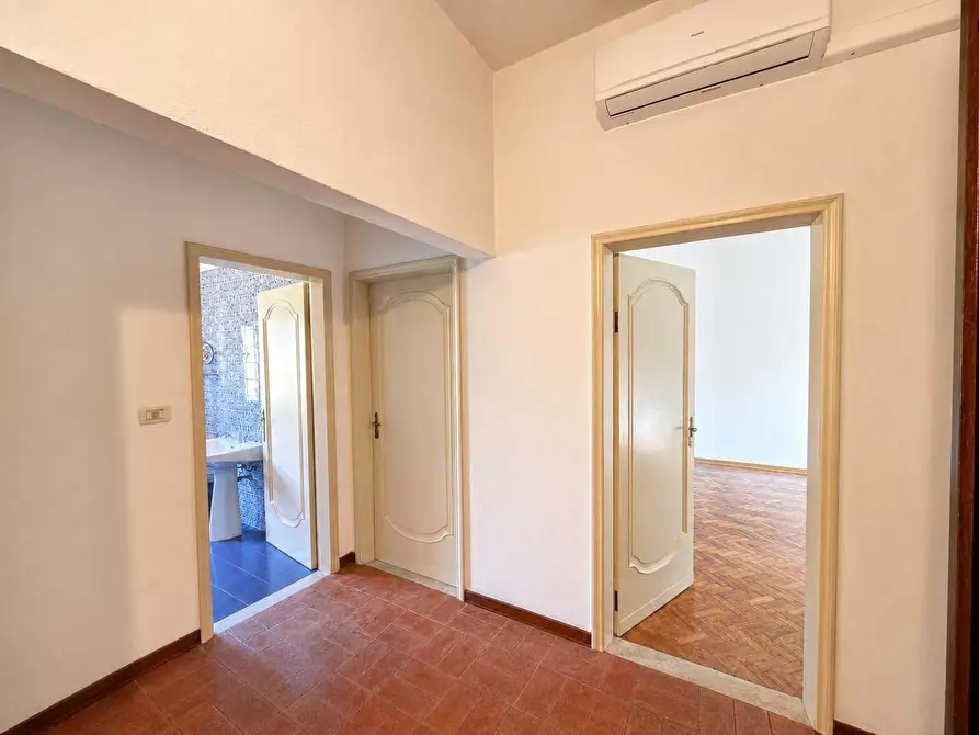 Immagine 21 di Villa in vendita  a Lucca