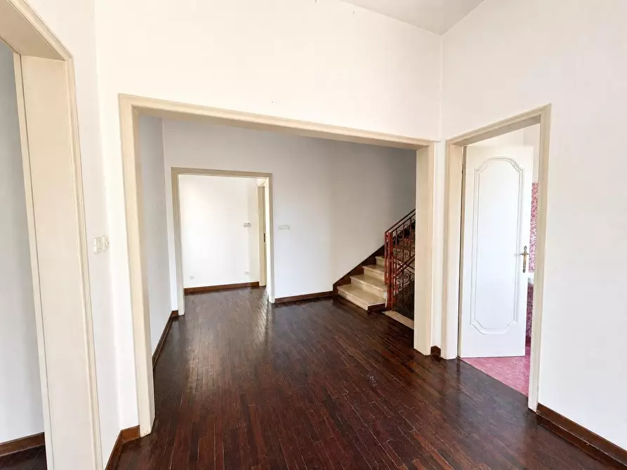 Immagine 14 di Villa in vendita  a Lucca