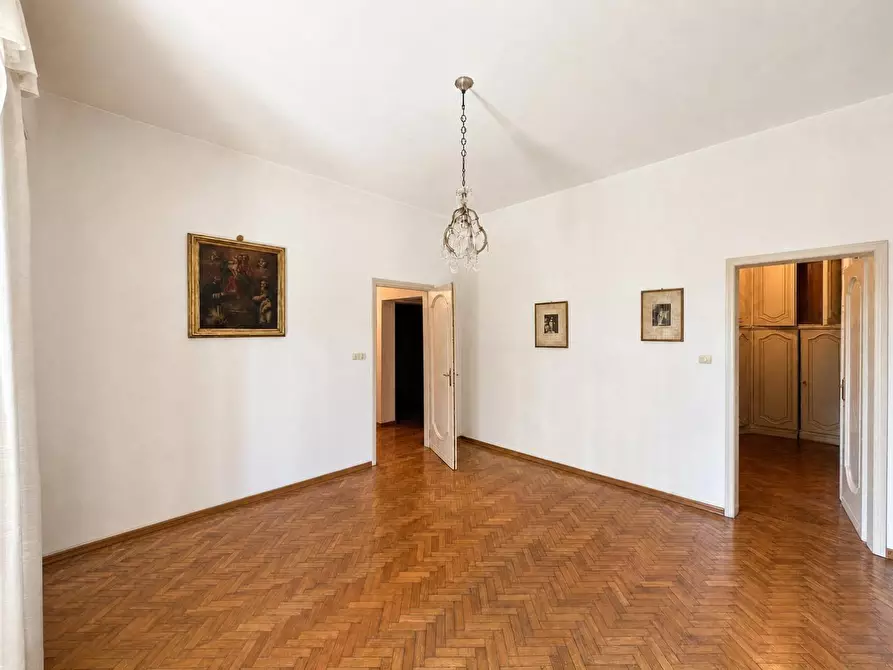 Immagine 19 di Villa in vendita  a Lucca