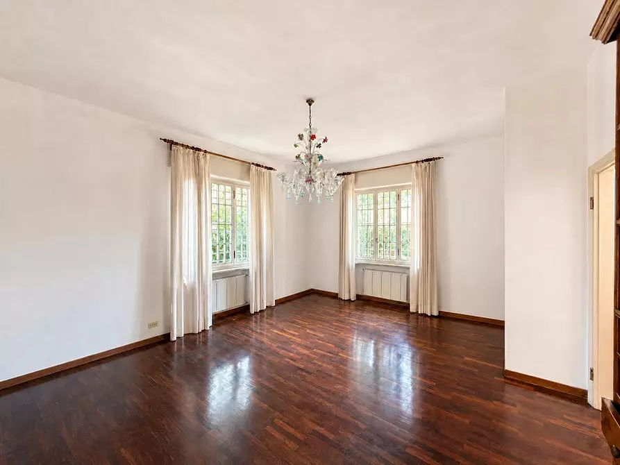 Immagine 9 di Villa in vendita  a Lucca