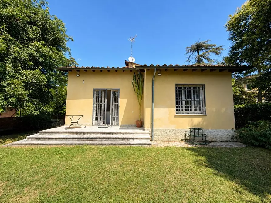 Immagine 4 di Villa in vendita  a Lucca