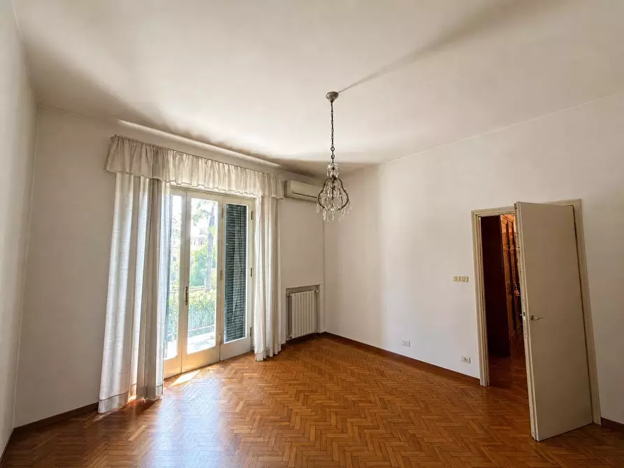 Immagine 18 di Villa in vendita  a Lucca