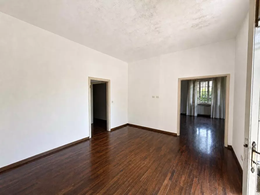 Immagine 5 di Villa in vendita  a Lucca