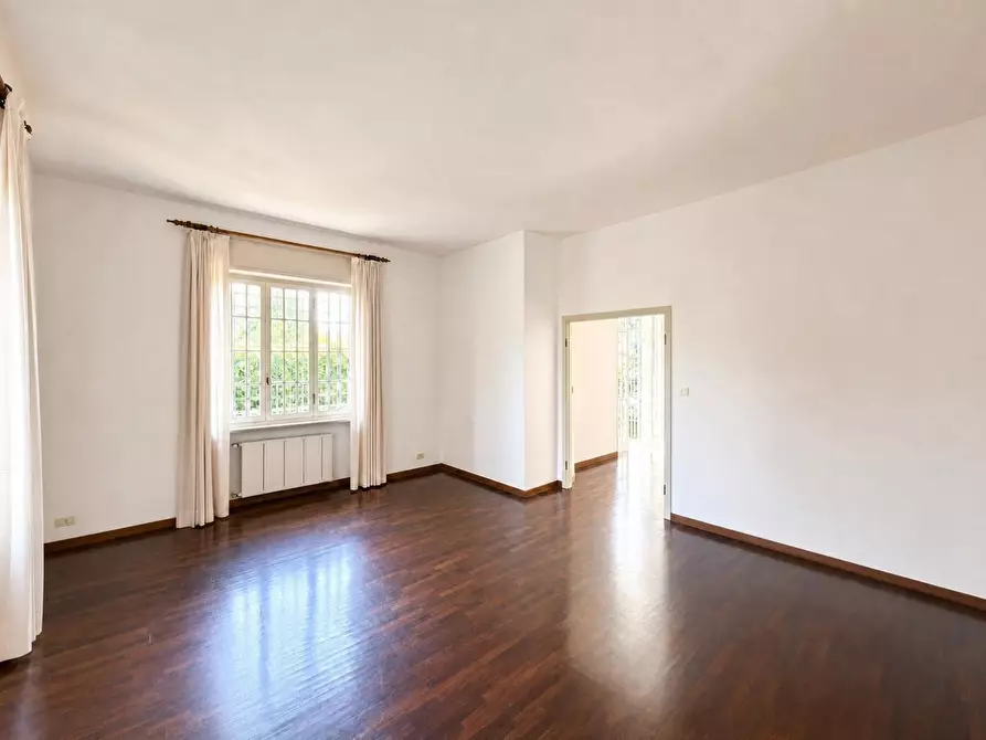 Immagine 8 di Villa in vendita  a Lucca