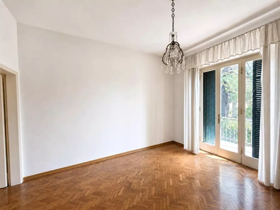 Immagine 17 di Villa in vendita  a Lucca