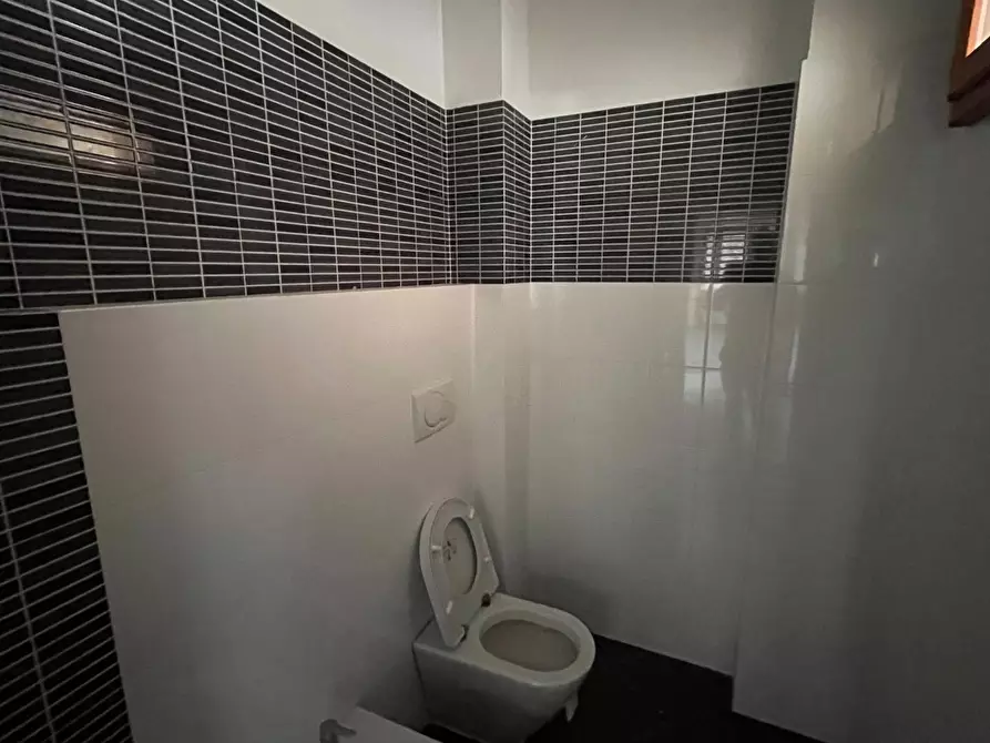 Immagine 8 di Ufficio in vendita  a Pontedera