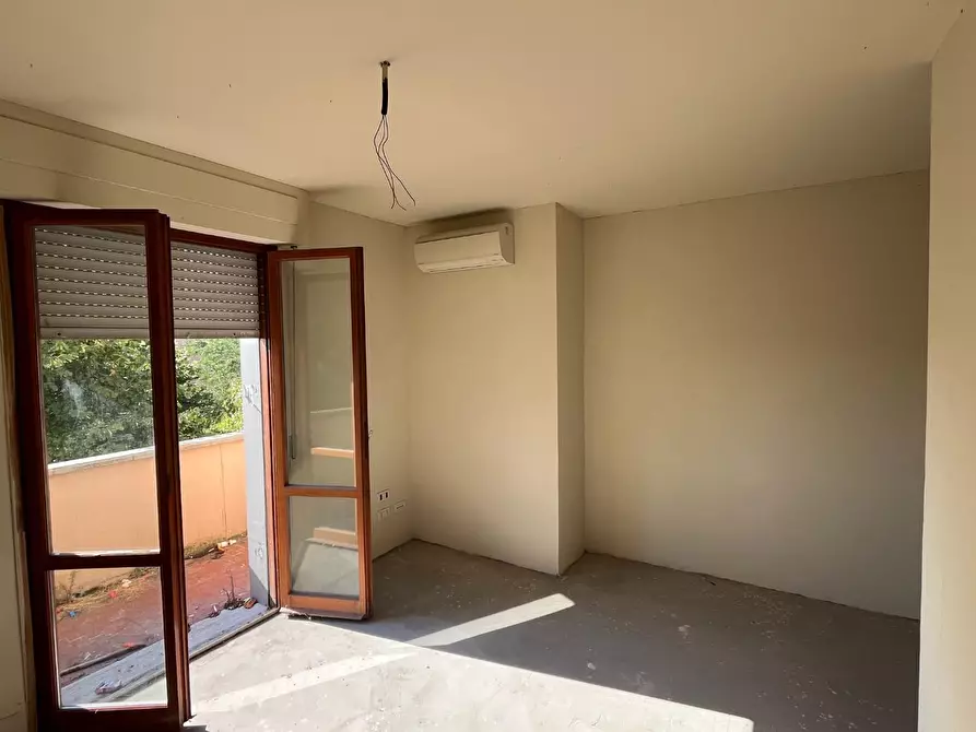 Immagine 12 di Ufficio in vendita  a Pontedera