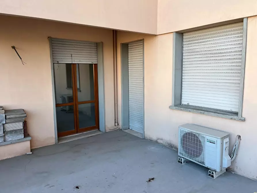 Immagine 18 di Ufficio in vendita  a Pontedera