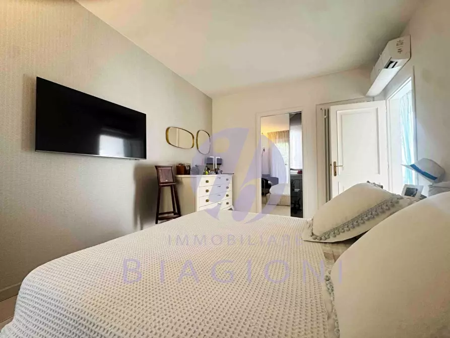 Immagine 24 di Casa bifamiliare in vendita  a Pietrasanta