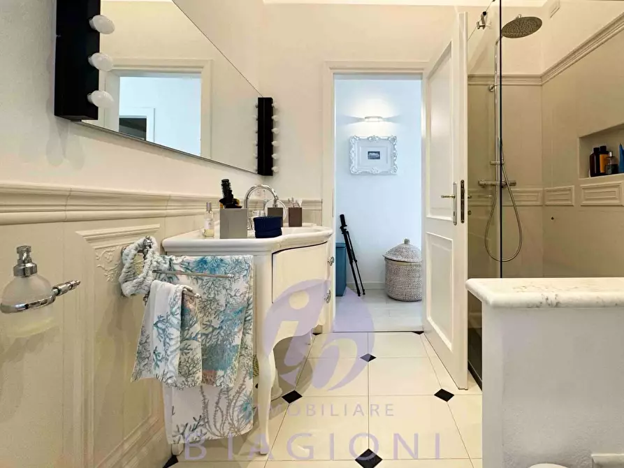 Immagine 22 di Casa bifamiliare in vendita  a Pietrasanta
